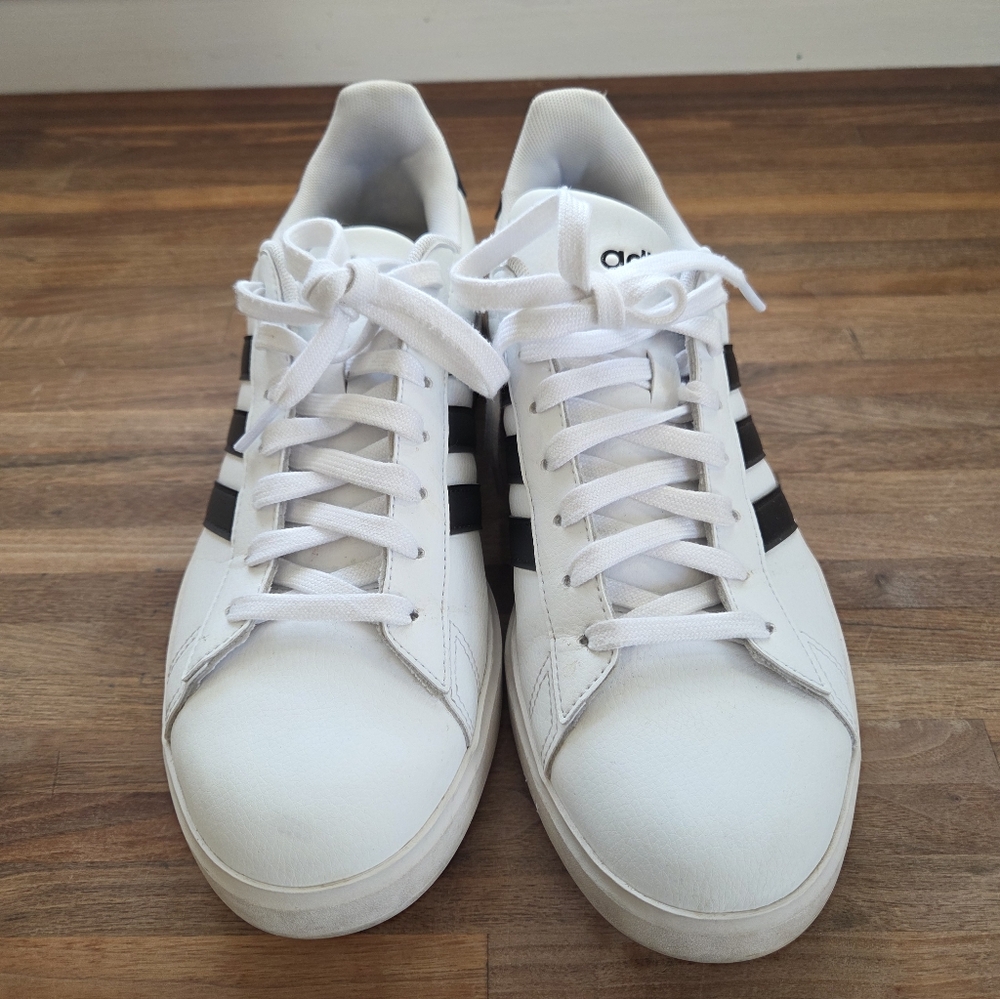 Adidas Womens White and Black Sneakers. Size 9.5 Leather.